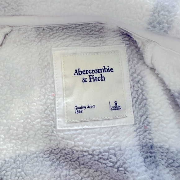 Cozy Plaid Fleece Pullover - Picture 3 of 3